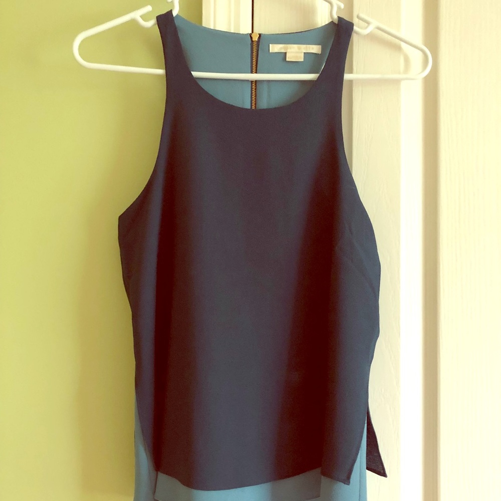 Adorable Summer Top with Zipper Back. NWT